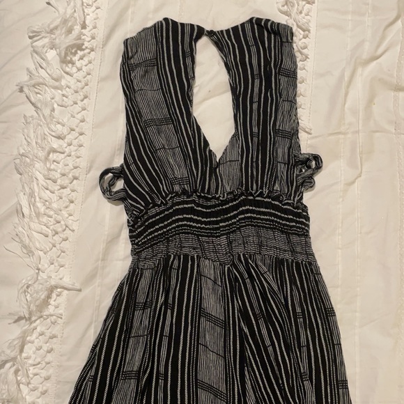 Open back flowy jumpsuit - Picture 3 of 3